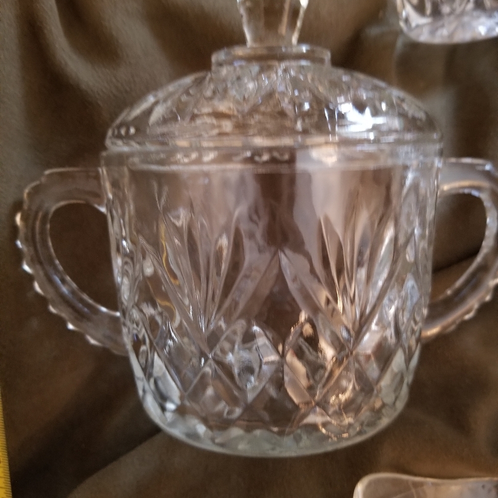 Elegant Crystal Glassware Set - Picture 9 of 10